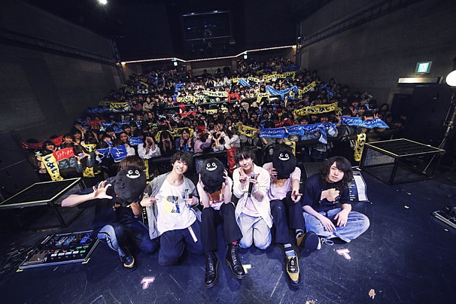 「さくらしめじ×サイダーガール、2マンでお互いのTシャツ着用＆ロックをかき鳴らす」1枚目/14