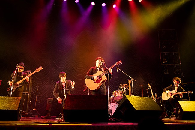 「UNCHAIN、全公演完売のアコースティックツアーから千秋楽のライブレポ到着」1枚目/7