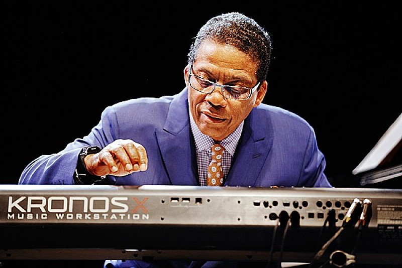 「『4月12日はなんの日?』ジャズ界をリードし続ける巨匠、ハービー・ハンコックの誕生日」1枚目/1