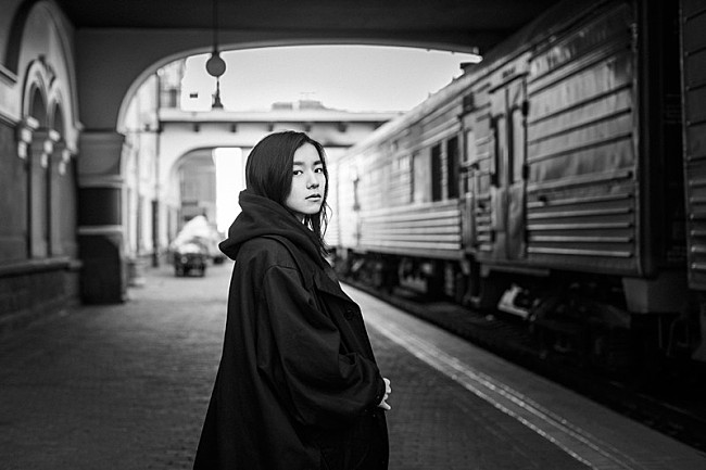 「milet、新曲「Wonderland」×劇場アニメーション『バースデー・ワンダーランド』コラボMV公開」1枚目/6