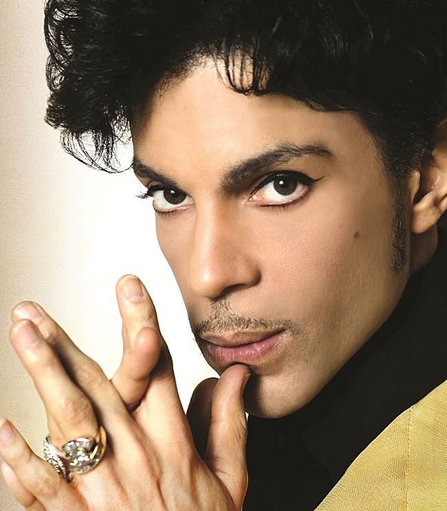 「プリンス、1995年のパリコレで無料配布された“幻のカセット”が復刻」1枚目/2