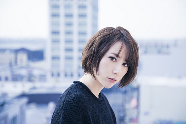 「藍井エイル、“反抗期”がテーマの新曲「グローアップ」MV公開」1枚目/5