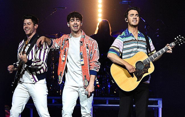 「【2019 #BBMAs】ジョナス・ブラザーズによる「サッカー」のパフォーマンス決定 」1枚目/1