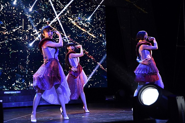 「Perfumeワールドツアー、最終日となるLA公演のレポート到着」1枚目/9