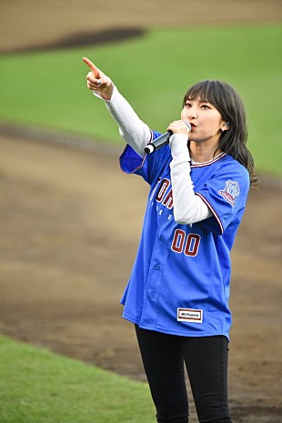 「家入レオ、特別仕様の「TOHOKU BLUE」ユニフォームで仙台イーグルスフェスティバルに登場」