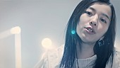 「milet、エネルギーに満ち溢れた「Runway」MVで歌いながら踊る」1枚目/7