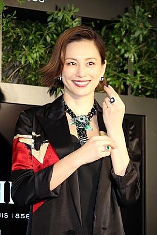 「米倉涼子、３億円ジュエリ－を装着　「重みを感じています」」