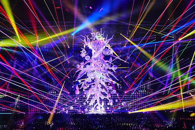 「ゆず、圧倒的演出による“日本音楽史上初”弾き語りドームツアー開幕」1枚目/3