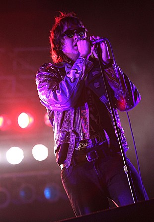 「ザ・ストロークス、新曲＆イレイジャーのカヴァーをライブで披露」