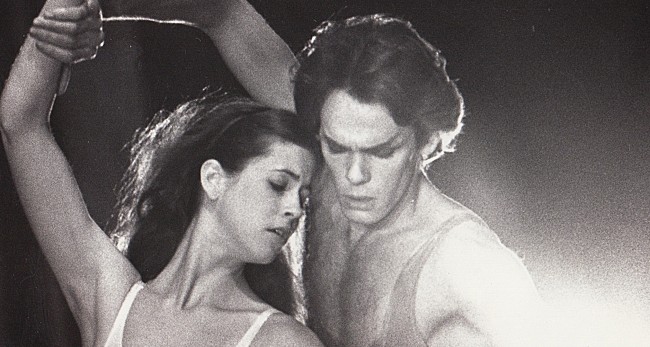 「孤高のスケーターを追った映画『氷上の王、ジョン・カリー』監督が語る「ボウイに共通する審美眼を持っていた」」1枚目/4