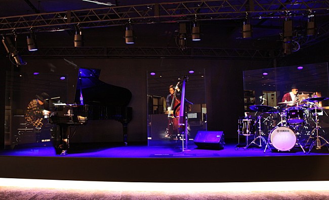 「H ZETTRIOの臨場感あふれる演奏を再現、バーチャルライブコンテンツを公開」1枚目/4