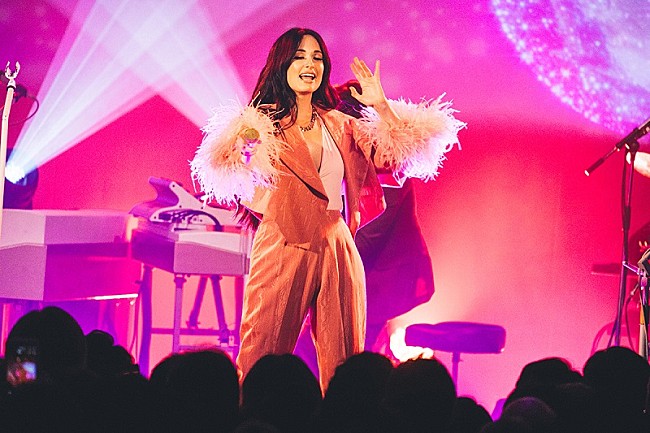 「グラミー最多4部門を受賞の歌姫=ケイシー・マスグレイヴス、初来日公演は大盛況で終了」1枚目/4