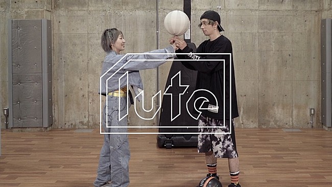 「ただなんとなく二人が会話しているトーク番組『A TALK』シリーズ、あっこゴリラとZiNEZ a.k.a KAMIKAZEが登場」1枚目/4