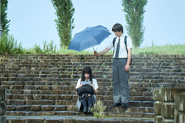 「平井 堅、ポップな楽曲が『町田くんの世界』に呼応する「いてもたっても」映画版MV公開」1枚目/3