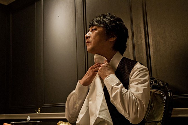 「山崎まさよし、弦楽四重奏による5人編成でのツアーファイナルを映像作品化」1枚目/3