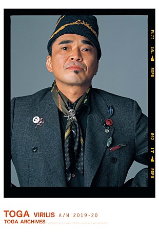 「石野卓球、50'sデザインのファッションブランド“TOGA VIRILIS”最新シーズンのモデルに」