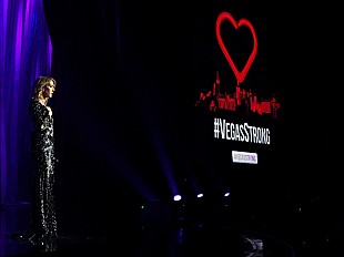 「セリーヌ・ディオン、新曲「Flying On My Own」をライブでお披露目」