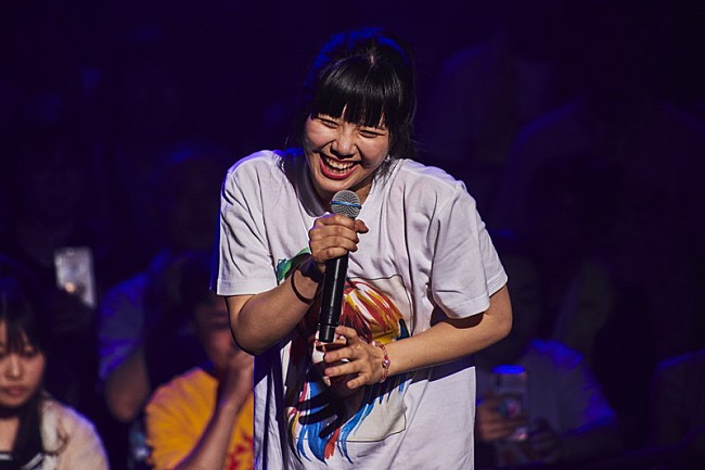 「眉村ちあき、新木場スタジオコーストで開催された【3rdワンマンライブ】をレポート　大舞台で披露された“ひとり”の存在感」1枚目/26