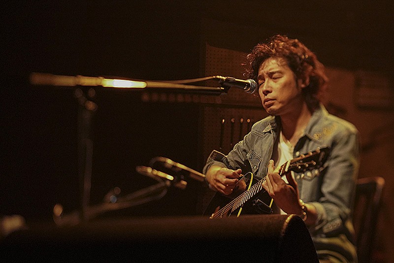 「斉藤和義の弾き語りワンマンショー＆ドキュメンタリーをWOWOWでオンエア」1枚目/1