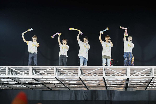 「AAAが5人でファンミツアー開幕、3度目の4大ドームツアーを発表」1枚目/2