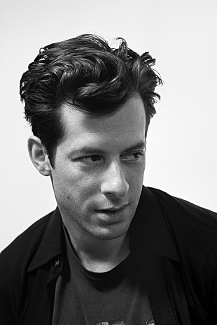 「＜インタビュー後編＞マーク・ロンソン、離婚を経て誕生した“ハートブレイク”アルバムに込めた想いを語る 」