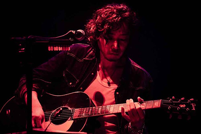 「斉藤和義、ツアーで披露した映画『アイネクライネナハトムジーク』の主題歌「小さな夜」配信スタート」1枚目/7