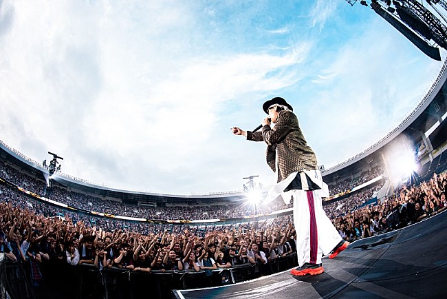 「RADWIMPS、初のスタジアム単独公演開催 ライブレポートが到着」1枚目/9