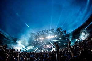 RADWIMPS、初のスタジアム単独公演開催 ライブレポートが到着 | Daily
