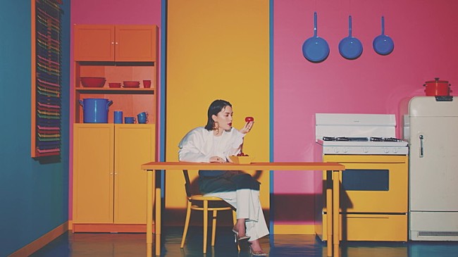 「安田レイ、音ジェニックな「over and over」MV公開」1枚目/4