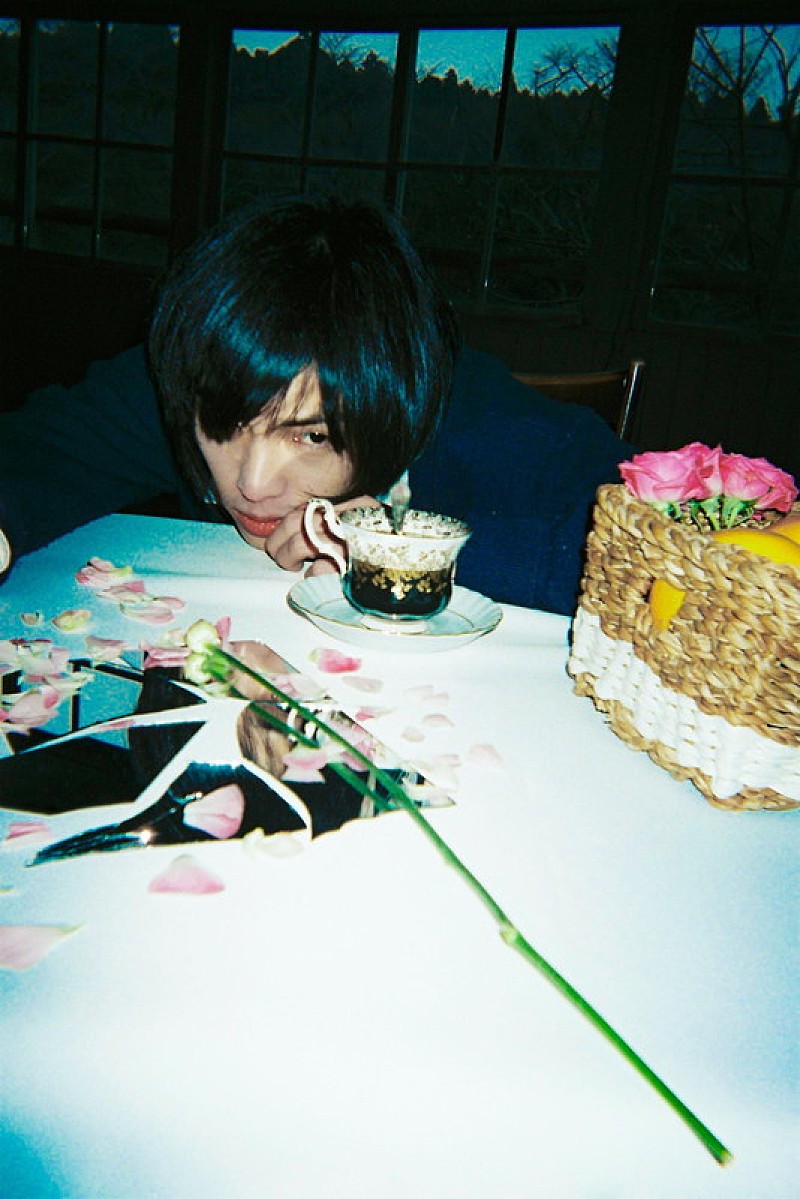 君島大空、夏らしい新曲「散瞳」＆石若駿も参加「花曇」配信リリース