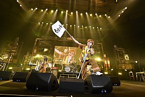 ユニコーン、笑いと驚きに包まれた“100周年ツアー”の日本武道館2Days