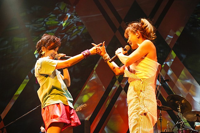 「相川七瀬、恒例の7月7日ライブに中村あゆみがサプライズ登場＆ANNAとして初パフォーマンス」1枚目/5