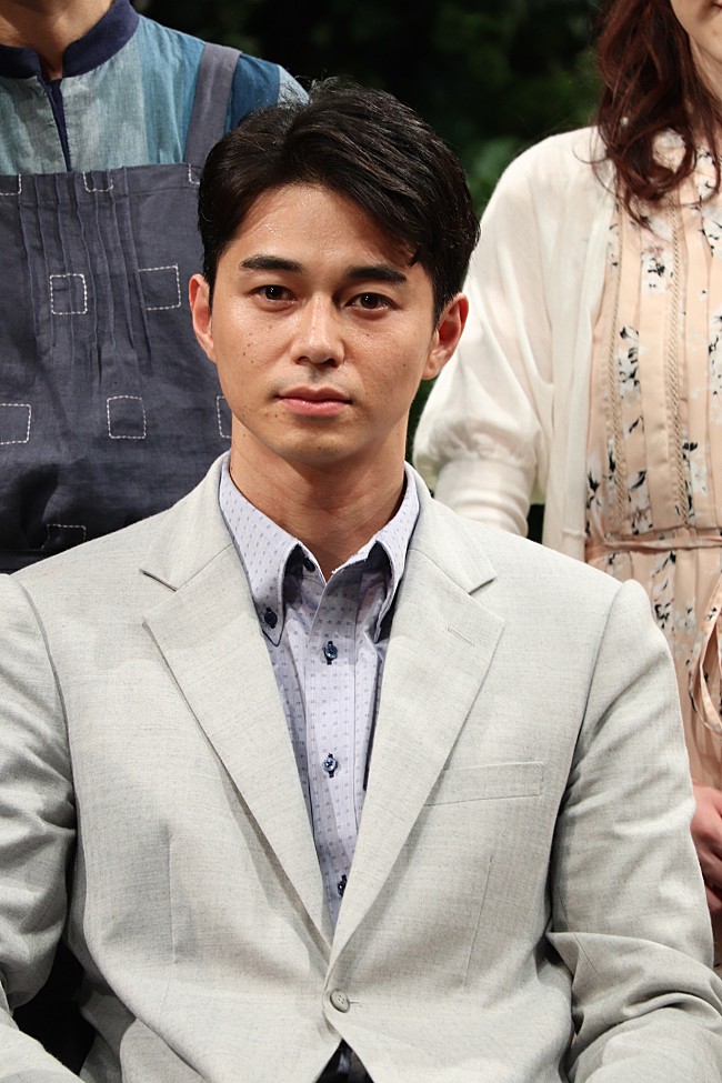 「東出昌大と仲野太賀、異常な仲の良さ　片桐はいり「付き合っているんじゃないかな」」1枚目/1