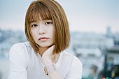 「足立佳奈、男性目線のラブソング「ひとりよがり」配信＆MV公開」1枚目/3