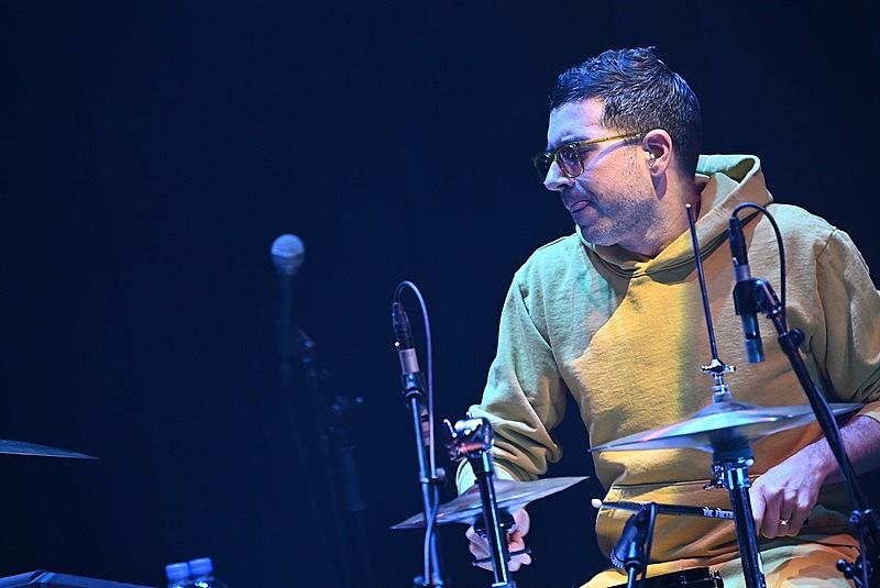 「<ライブレポート>手に汗握るアプローチで展開されるグルーヴの革新 クールな最先端ジャズをホットにプレイするマーク・ジュリアナのプレイに酔い痴れる宵」1枚目/9