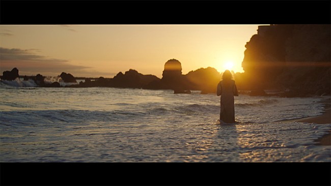 「Aimer、新曲「Torches」神秘的なMV公開＆シングルカップリングも明らかに」1枚目/8