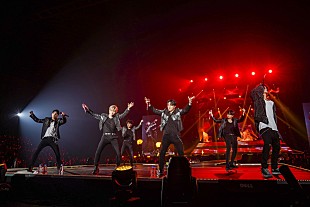 「iKON、新たなステージでファンを沸かせたツアー初日公演」