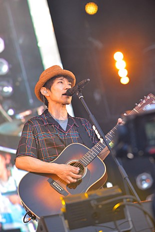 「スピッツ、4年ぶりロッキンは最新曲「優しいあの子」で大盛り上がり」