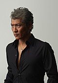 「吉川晃司のWOWOW特番発表、COMPLEXの東京ドーム公演も」1枚目/5