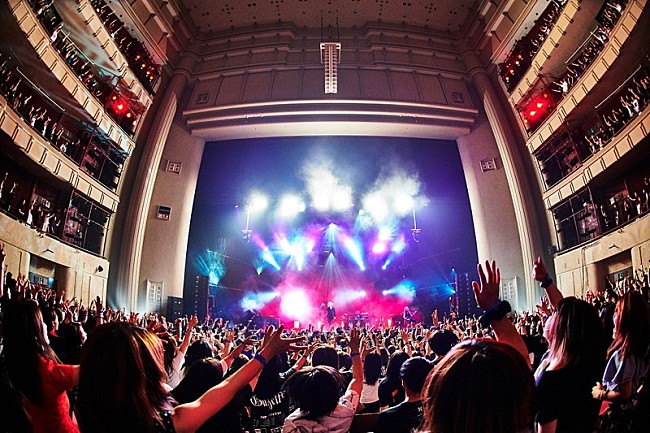 「the GazettE、ワールドツアー後の日本凱旋公演が熱狂の渦に」1枚目/5