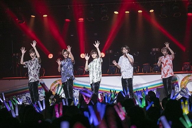 「台風で機材届かぬも決行、超特急ツアー最終の沖縄公演レポート到着」1枚目/12