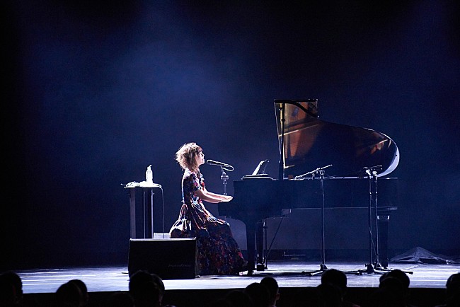 「大塚 愛、自身最大規模のピアノ弾き語りアジアツアー閉幕　レポート到着」1枚目/4
