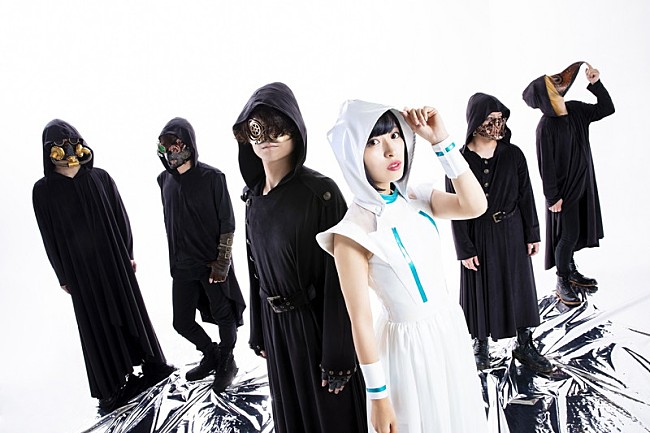 「松岡ななせ×霧雨アンダーテイカー、デジタルカードゲームアプリ『ゼノンザード』のアニメ主題歌を担当」1枚目/5