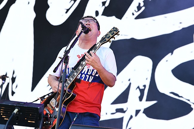 「【RIJF2019】サンボマスターと観客がミラクルを起こす　キーワードは「ハピバ！」「全員優勝！」「ラブアンドピース！」 ＜ライブレポート＞」1枚目/7