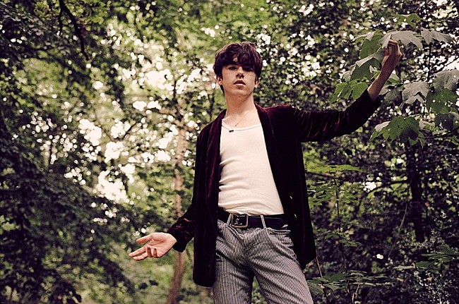 「デクラン・マッケンナ、新曲「ブリティッシュ・ボムス」発表　武器貿易問題を痛烈批判」1枚目/2