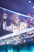 「YOSHIKI、自身最多となるディナーショー全12公演　右手靭帯を損傷しながらも完走」1枚目/10