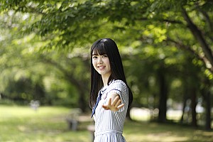 筒井あやめが乃木坂46の歴代衣装を網羅、特設サイト「制服コレクション