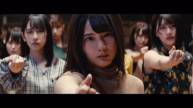 「日向坂46が新曲「こんなに好きになっちゃっていいの？」MV公開、オーケストラ従えてパフォーマンス」1枚目/8