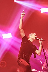 吉川晃司の35周年記念ツアーファイナルに1万2千人が集結 | Daily News