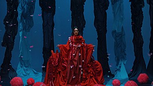 「Cocco新曲「海辺に咲くばらのお話」MV公開、監督＆衣装は20歳の大学生」